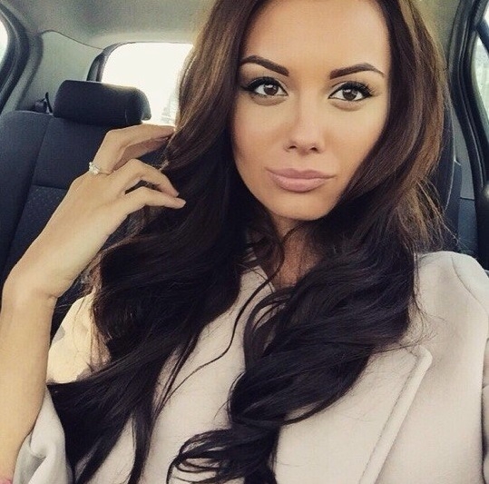 💫 Опыт и креативность сливаются вместе, чтобы подарить тебе незабываемые моменты страсти и наслаждения. 😍 У меня в арсенале множество услуг, ты можешь выбрать то, что по душе - классика, оральный секс, массаж, расслабляющая атмосфера и многое другое. 💋 Фото и отзывы оставят у тебя только приятные воспоминания. Возможности безграничны, а удовольствие гарантировано! 🌟 Проведи время со мной, и ты почувствуешь себя особенным, взрываясь от желания и удовлетворения. Жду тебя в Москве, чтобы воплотить все твои фантазии в реальность. 💞 Александра