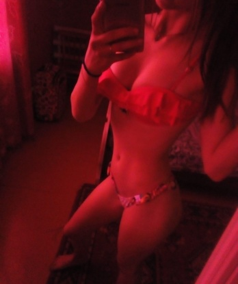 Я знаю, что тебе нужно, и готова реализовать все тайные желания. 💋 Возможности? Множество! Со мной ты откроешь новые грани наслаждения, погрузишься в мир беззаботной страсти и ощутишь все, что могут дать сексуальные игры. 😈 С меня – нежные прикосновения, язычок, который знает все секреты и проникновение в самые запретные фантазии. 💦 Отзывы моих клиентов? Они говорят о моей непревзойденной красоте и профессионализме. 🌟 Ты хочешь проверить? Забудь обо всем, позвони мне прямо сейчас и погрузись в волшебный мир страсти и наслаждения. Жду тебя в Москве, милый! 😉🌃 Вера